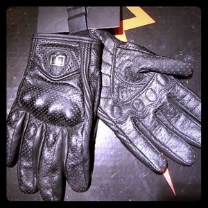 New with tags- Icon pursuit motorcycle gloves